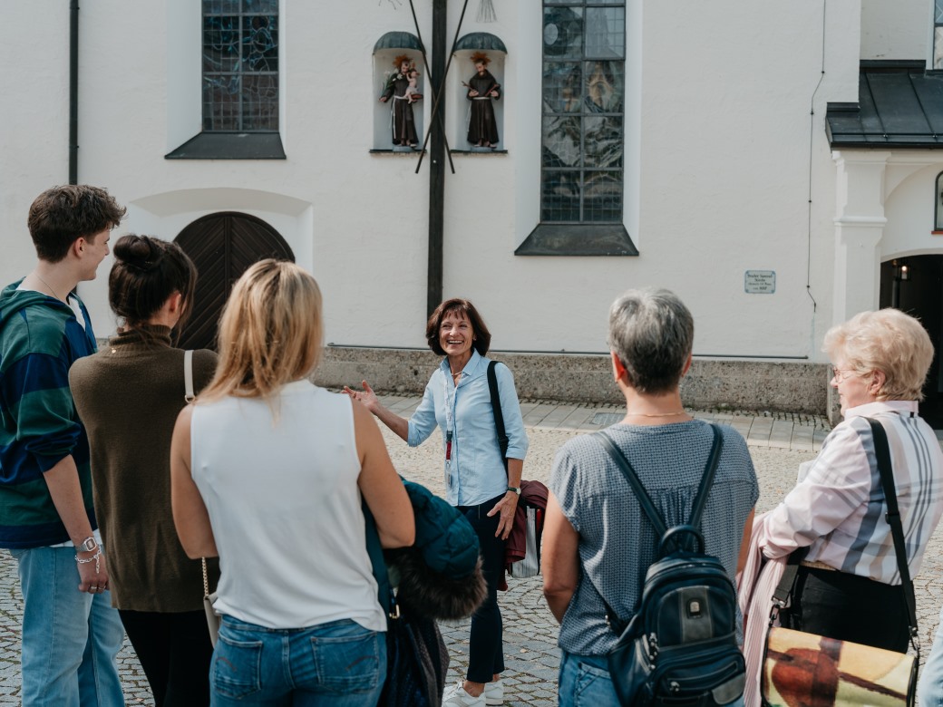 Stadtfuehrung-Altoetting-Gschichterl-und-Geschichte-Foto-Tourismusverband-Inn-Salzach-1040x780 Stadtfuehrung-Altoetting-Gschichterl-und-Geschichte-Foto-Tourismusverband-Inn-Salzach-1040x780