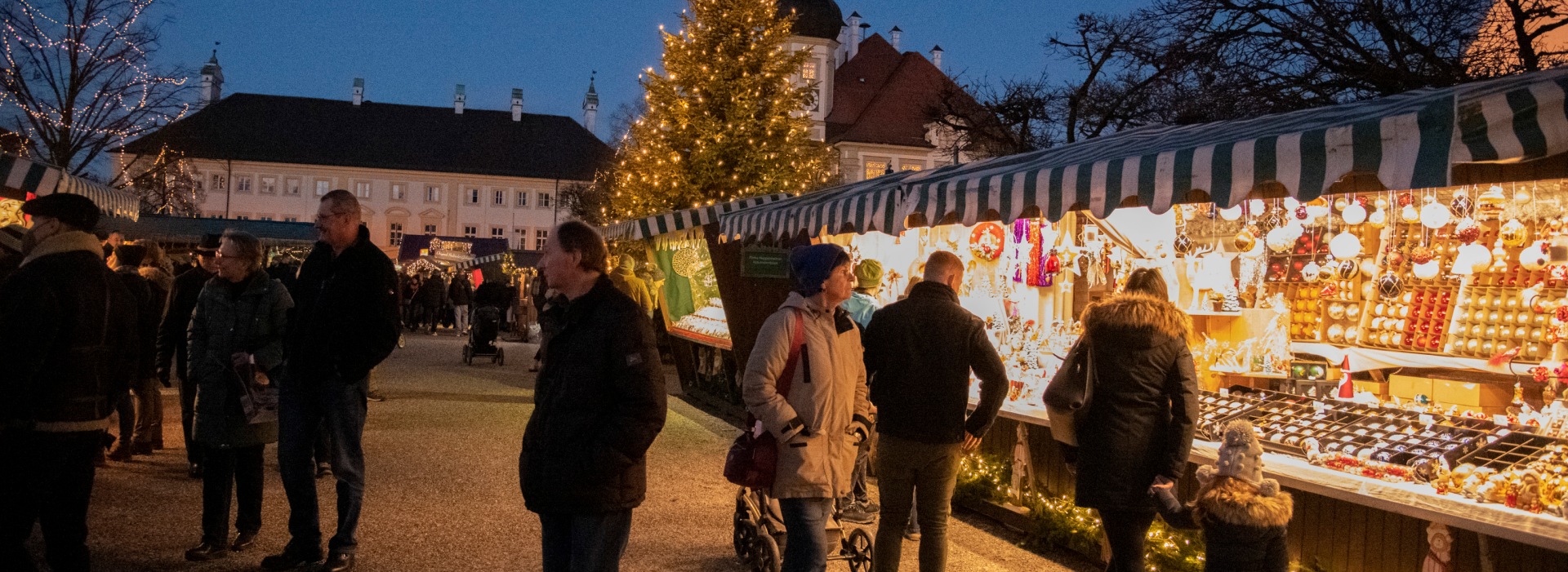 Hier sehen Sie einen Stand auf dem Altöttinger Christkindlmarkt