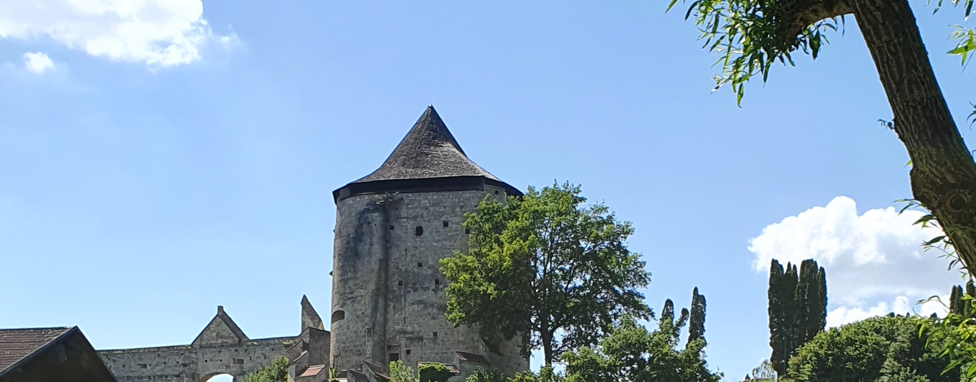 Pulverturm in Burghausen vom Wöhrsee aus