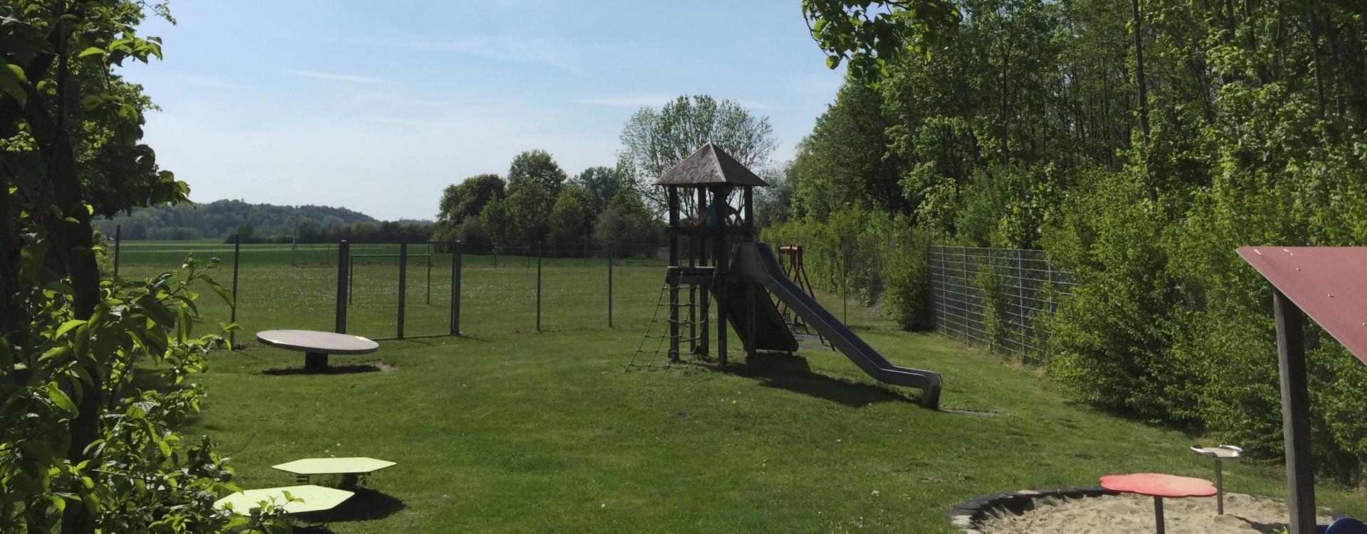 Hier sehen Sie den Spielplatz in Altötting Süd beim Bolzplatz