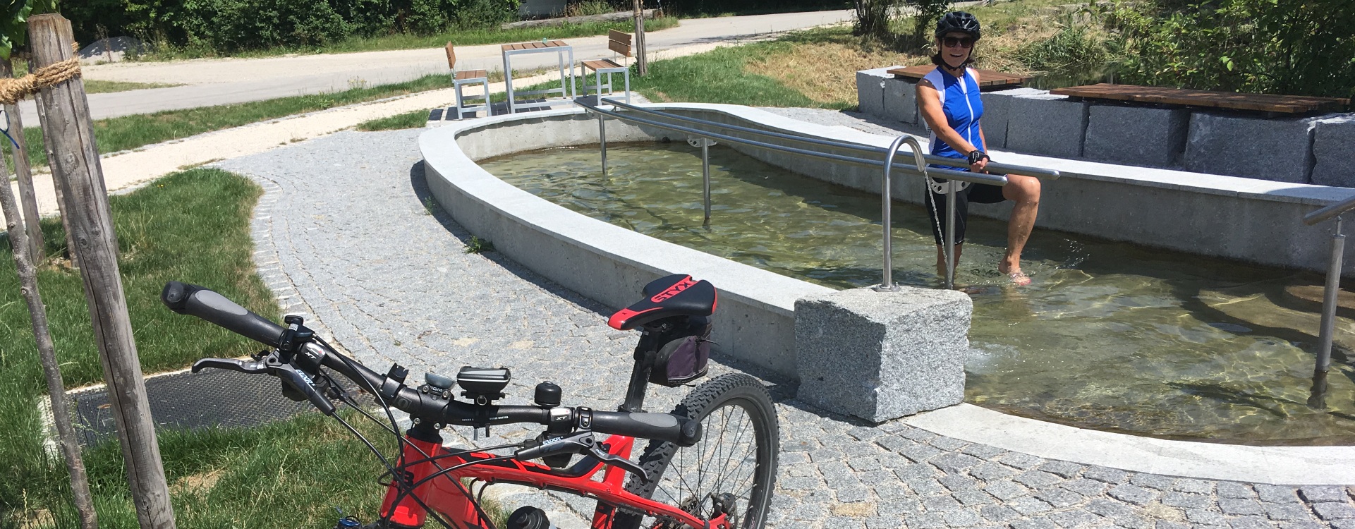 Abkühlung im Kneipbecken in Kirchweihdach