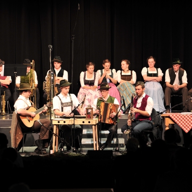 Hier sehen Sie den Trachtenverein bei einem Konzert