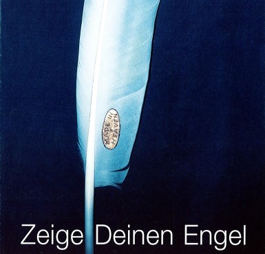 Ein Bild der Ausstellung Zeige Deinen Engel von 1997 in der Stadtgalerie Altötting.