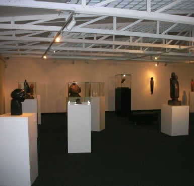 Ein Bild der Ausstellung Ernst Barlach Prastik und Graphik von 2008 in der Stadtgalerie Altötting.