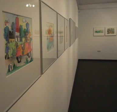 Verschiedene Bilder der Ausstellung Janosch von 2014 in der Stadtgalerie Altötting.