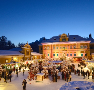 Hier sehen Sie den Christkindlmarkt am Schloss Hellbrunn