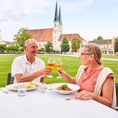 Hier sehen Sie ein Restaurant am Kapellplatz 