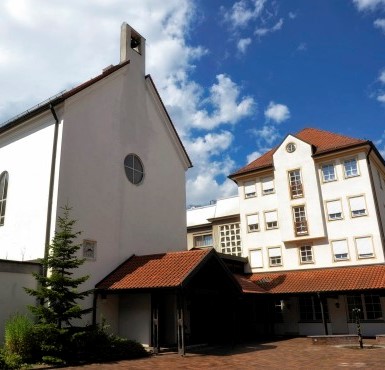 Die Franziskushauskirche in Altötting von außen.