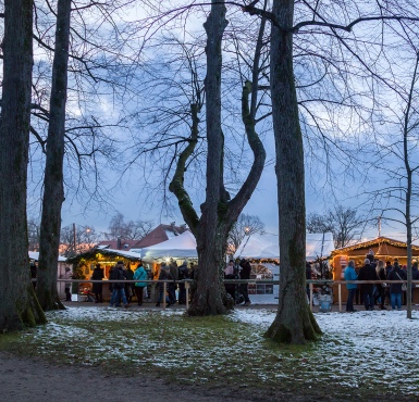 Hier sehen Sie den Weihnachtsmarkt am Chiemsee