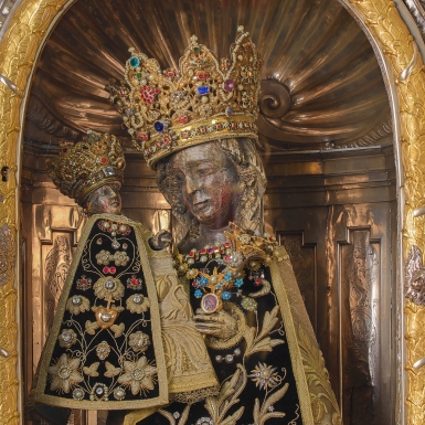 Sie sehen die schwarze Madonna in Altötting.