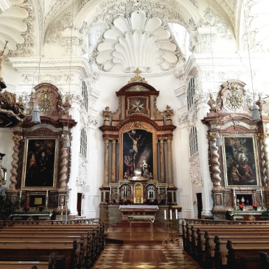 Hier sehen Sie den Altar in der St. Madalena Kirche 