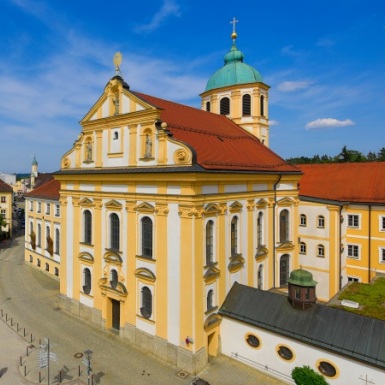 Hier sehen Sie die Magdalenakirche von aussen!