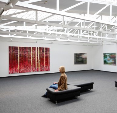 Die Ausstellung Delikatessen in der Altöttinger Stadtgalerie.