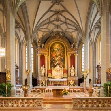 Hier sehen Sie den Altar in der Stiftskirche