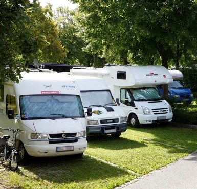 Der Wohnmobilstellplatz am Parkplatz der Griesstrasse in Altötting.