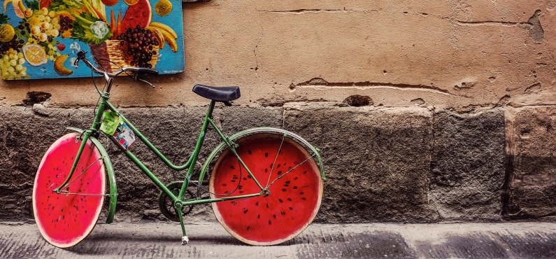 Hier sehen Sie ein fruchtiges Fahrrad 