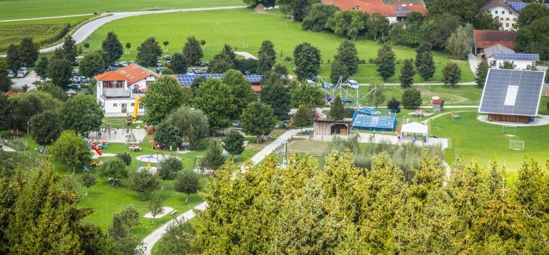 Panoramaaufnahme des Wildfreizeitparks in Oberreith.