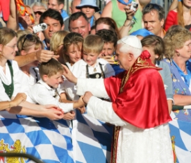 Papstbesuch in Altötting Drei_Fragen_und_ein_Papstbesuch-Foto-Heiner-Heine