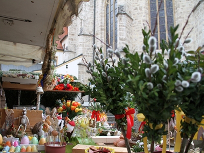 Fastenmarkt Altötting, Foto Wirtschaftsverband Altötting Palmbüscherl und Ostereier am Fastenmarkt.