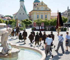 Prozession am Marienbrunnen