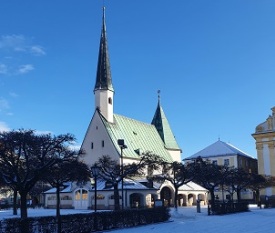 Kapellplatz im Schnee, Gnadenkapelle, Foto, Tourismusbüro Altötting Hier sehen Sie die Gnadenkapelle am Altöttinger Kapellplatz im Winterkleid!