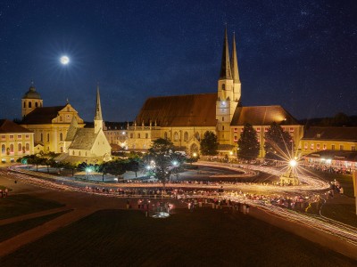 Lichterprozession am 14. August in Altoetting, Foto Dirschl Lichterprozession am Altoettinger Kapellplatz