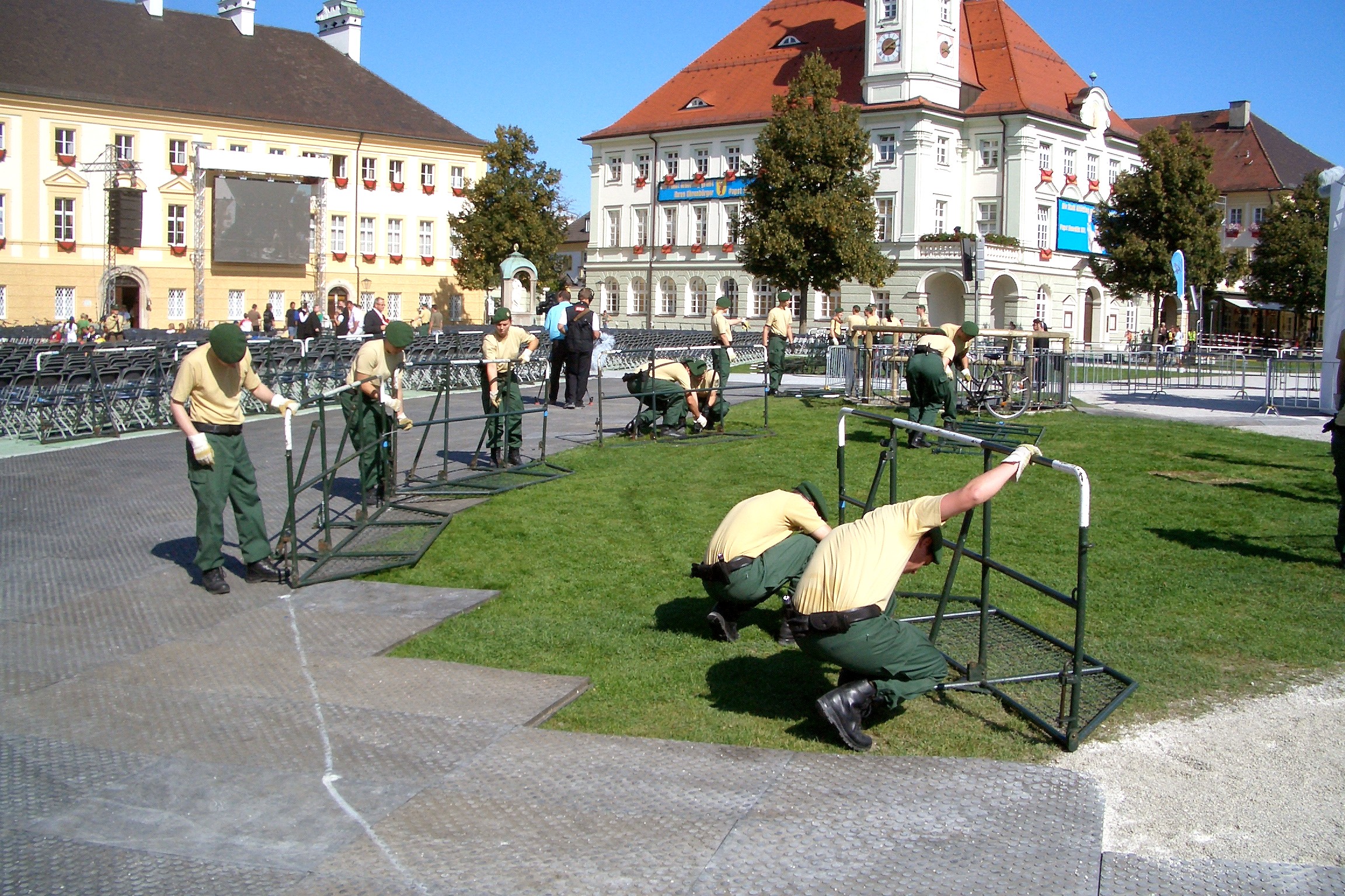 Polizei-Absperrung-Papstbesuch.Altoetting