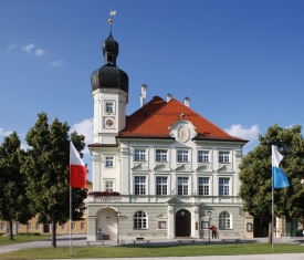 Hier sehen Sie das Altöttinger Rathaus 