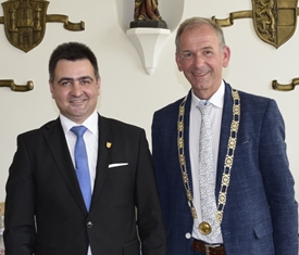 Stadt Altötting, Stadtrat Thomas Kowatschewitsch Vereidigung 2025, Foto: Stadt Altötting