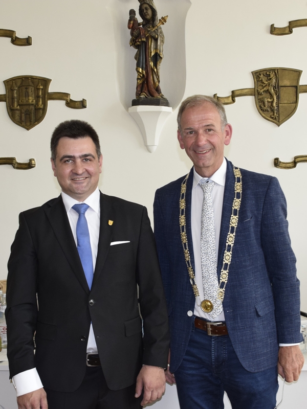 Stadt Altötting, Stadtrat Thomas Kowatschewitsch Vereidigung 2025, Foto: Stadt Altötting