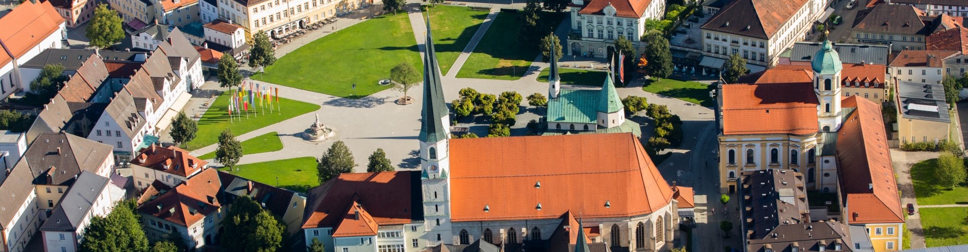 Eine Luftaufnahme des Altöttinger Kapellplatzes.