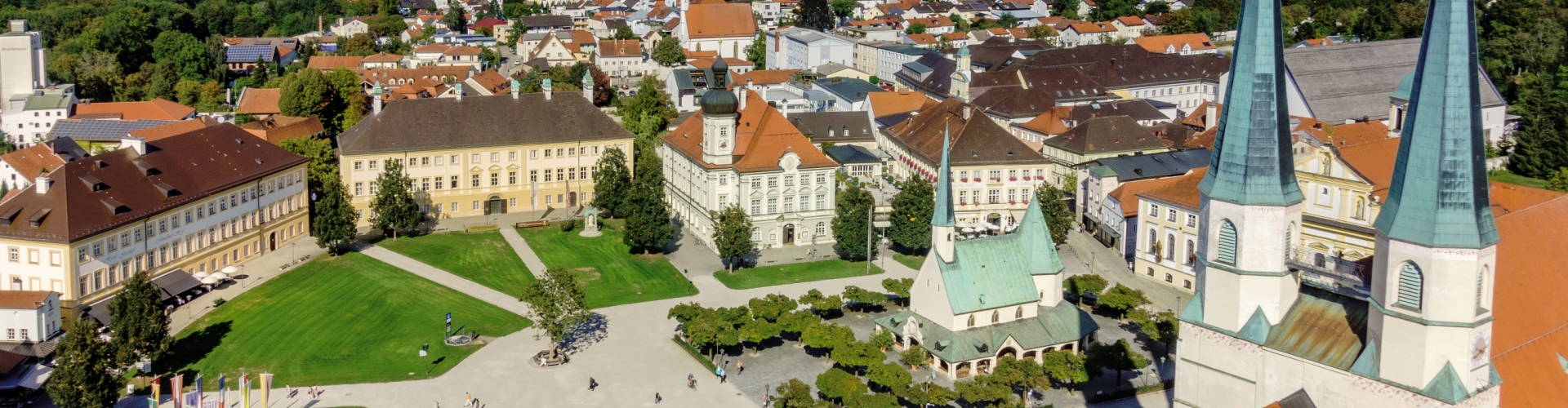 Hier sehen Sie eine Luftaufnahme vom Kapellplatz