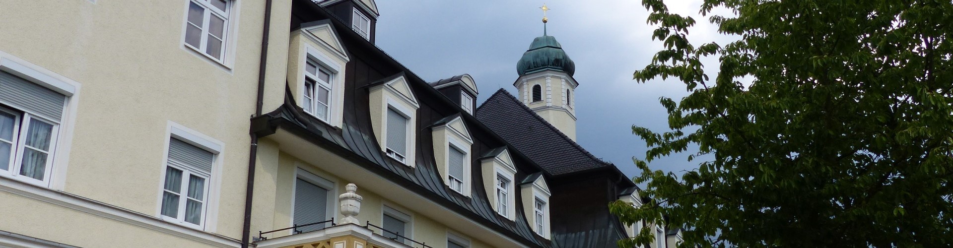 Ein Blick auf das Dach der Alöttinger Anbetungskirche Herz Jesu.