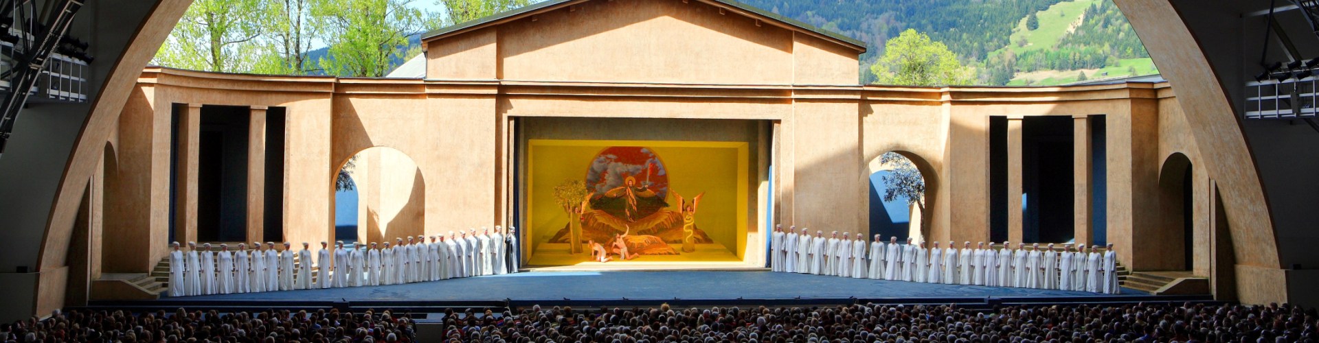Auf der Bühne des Passionstheaters in Oberammergau werden die Passionssppiele vor ausverkauften Puplikum aufgeführt.