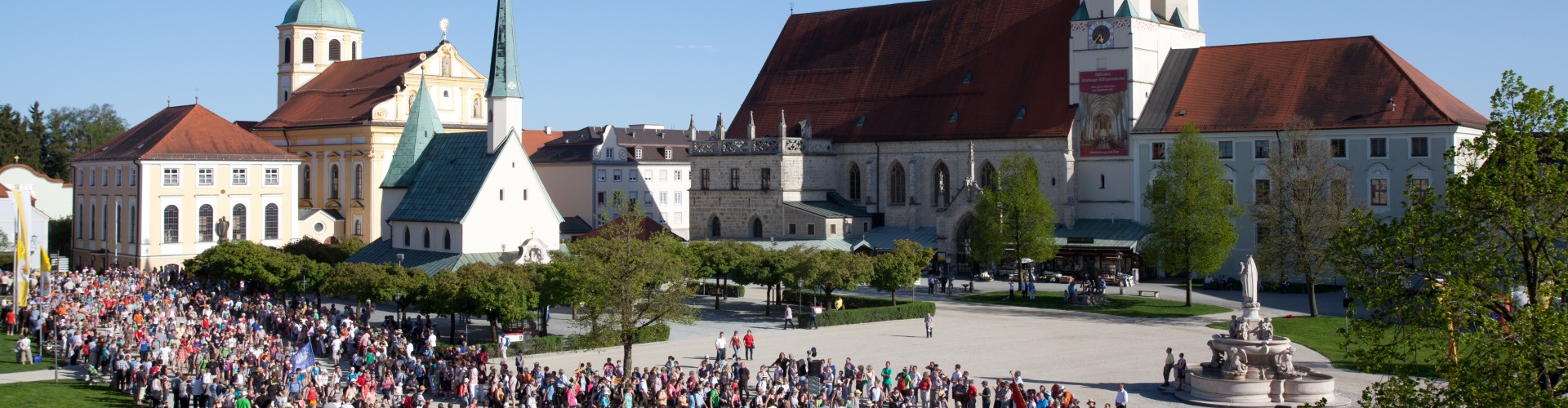 Hier sehen Sie einen Pilgereinzug