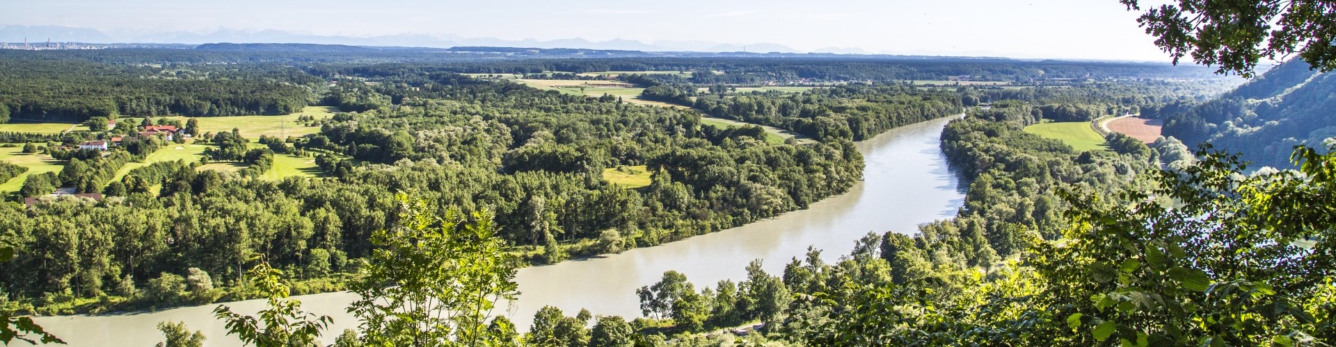 Die Inn Salzach Region mit Fluss im Landkreis Altötting.