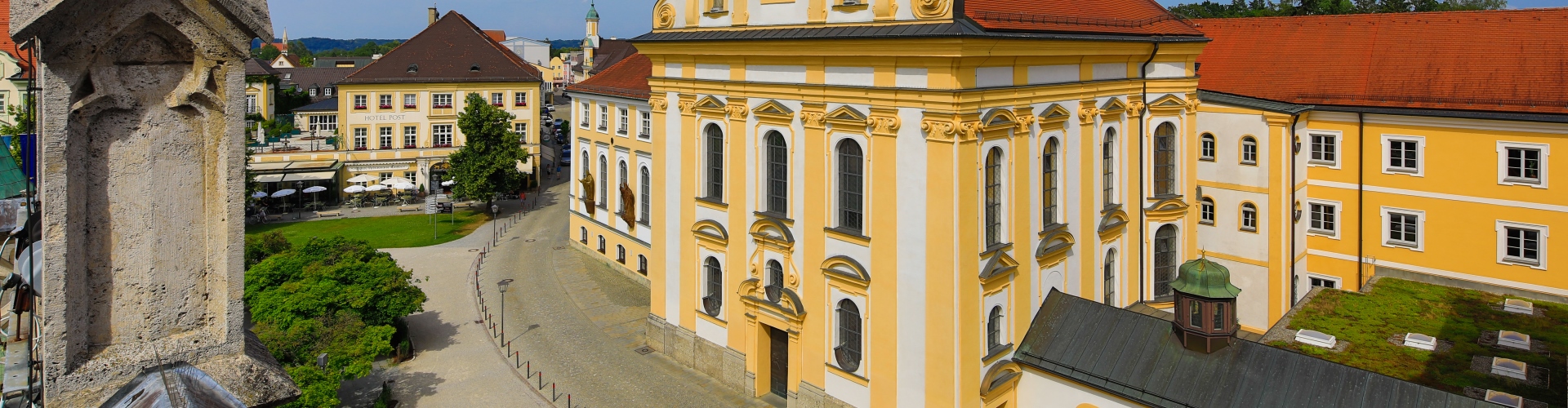 Außenansicht St. Magdalena in Altötting.