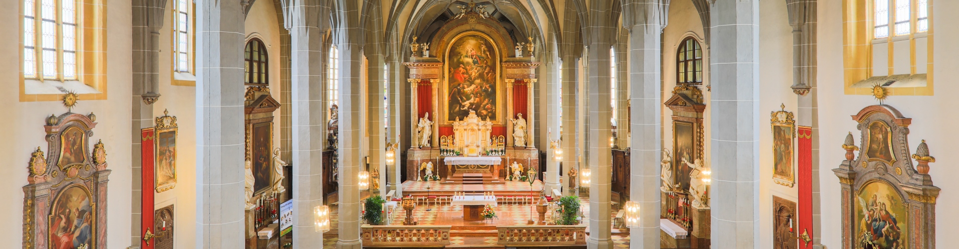 Innenansicht der Stiftspfarrkirche Altötting.