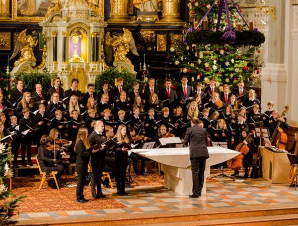 Adventskonzent-Kapellsingknaben und Mädchenkantorei Altötting Foto Altöttinger Marienwerk Adventskonzert der Kapellsingknaben und Mädchenkantorei