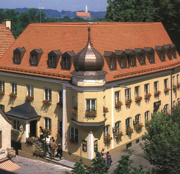 Hier sehen Sie das Hotel Schex vpn außen
