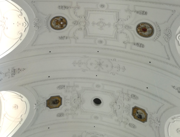 Hier sehen Sie die Decke in der Basilika in Altötting 