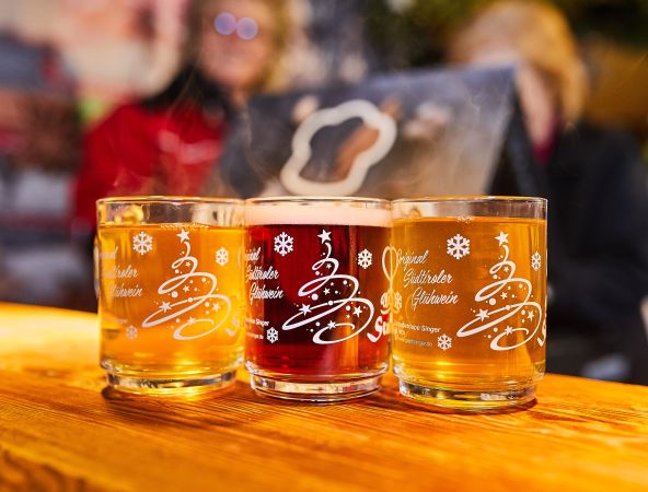 Glühwein am Christkindlmarkt 