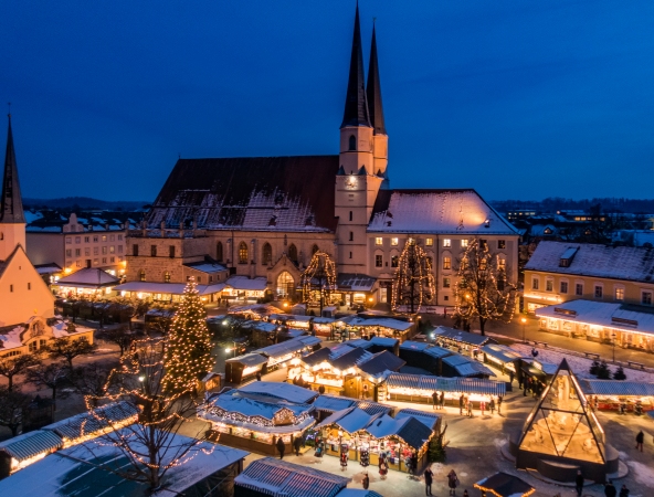 Luftaufnahme vom Altöttinger Christkindlmarkt 