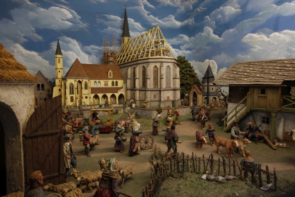 Ein Ausschnitt der Altöttinger Dioramenschau, als die Stiftspfarrkirche gebaut wurde, dies war der Machtvoll Beginn der Wallfahrt um 1510.