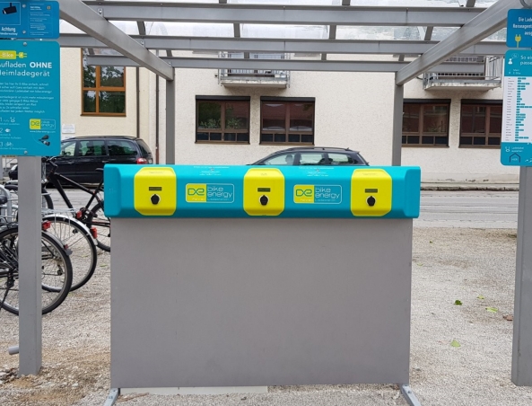 Hier sehen Sie die E-Bike Ladestation am Bahnhof in Altötting