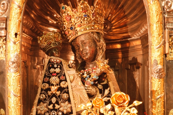 Die Altöttinger Madonna mit der goldenen Rose. 