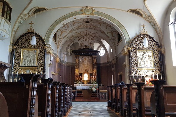 Eine Innenaufnahme des Anbetungskirche Herz Jesu in Altötting.