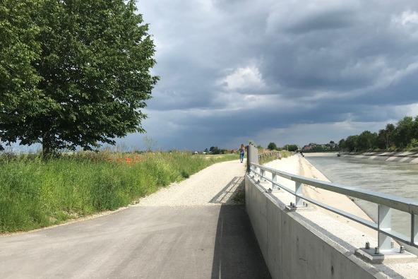 Hier sehen Sie den Innradweg bei Erharting 