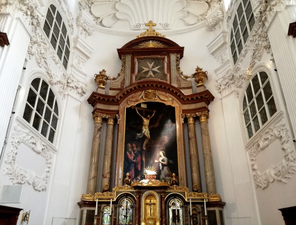 Hier sehen Sie den Altarraum in St. Magdalena