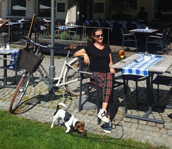 Hier sehen Sie einen gemütlichen Asklang der Biergarten Tour am Münchner Hof